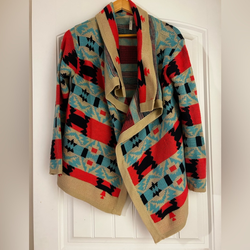 Kate Collection like new. Aztec colorful design perfect for fall.